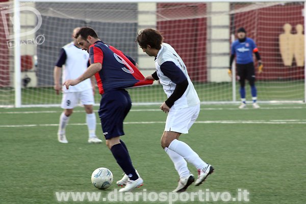 Fabio Puggioni strattona Fabrizio Falchi