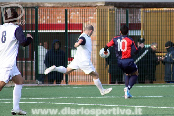 Gabriele Concas crossa col sinistro