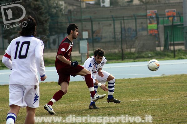Luca Caboni controlla palla