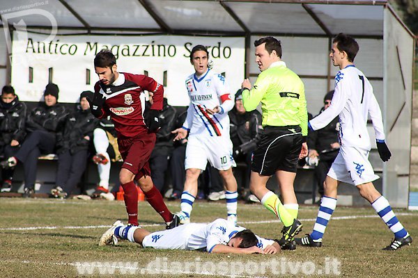 Simone Farci dopo un fallo a centrocampo