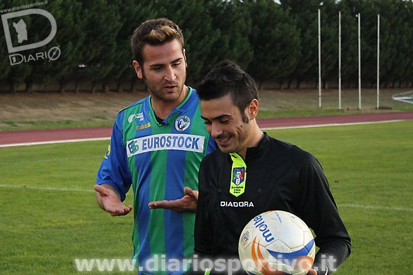 Salvatore Iannini discute con l'arbitro Federico Montis 