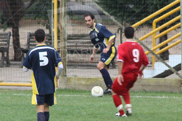 Asseminese-Villasimius 2-1 Matteo Floris e, di spalle, Matteo Meloni e Michele Cireddu