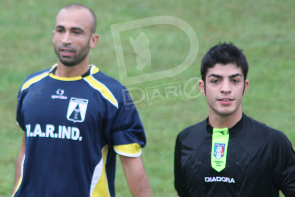 Asseminese-Villasimius 2-1 Luca Loddo e l'arbitro Paolo Fele di Ozieri