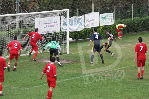 Asseminese-Villasimius 2-1 Daniel Tocco spinge in rete la palla dell'1-1