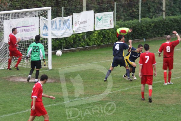 Asseminese-Villasimius 2-1 Daniel Tocco esulta dopo il gol dell'1-1