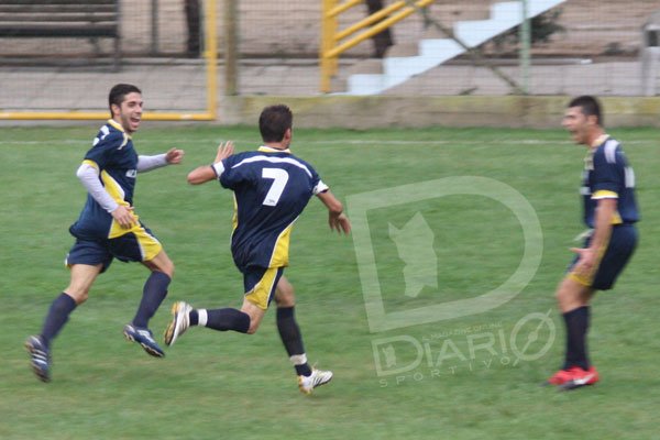 Asseminese-Villasimius 2-1 Daniel Tocco esulta dopo il gol dell'1-1
