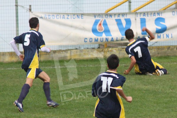 Asseminese-Villasimius 2-1 Daniel Tocco festeggia il suo gol con una scivolata