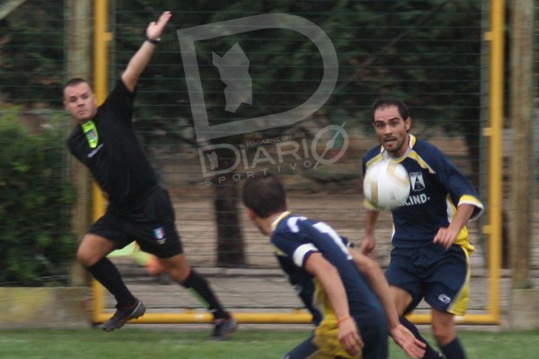 Asseminese-Villasimius 2-1 Matteo Floris riceve palla