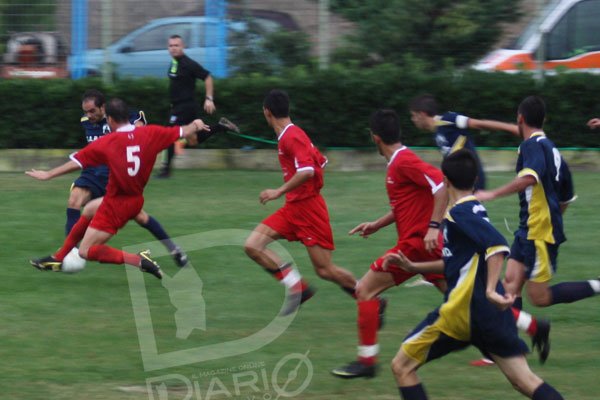 Asseminese-Villasimius 2-1 Matteo Floris contrastato dalla scivolata di Fabrizio Sanna 