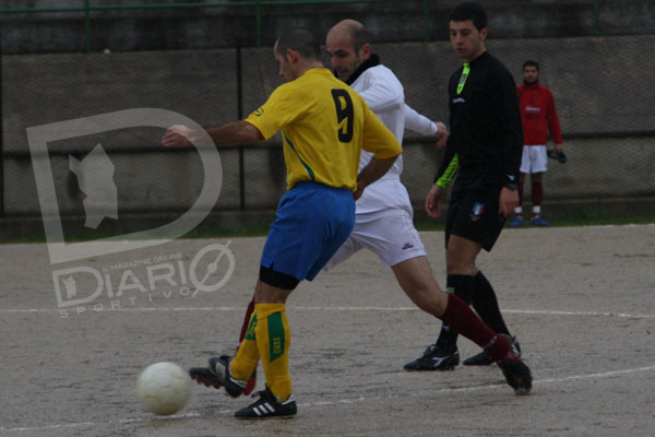 Samatzai-Girasole0-4 Mereu-prende-la-palla-a-Deiana