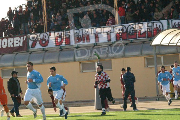 Senorbì-FulgorSenorbì 1-1  l'ingresso in campo