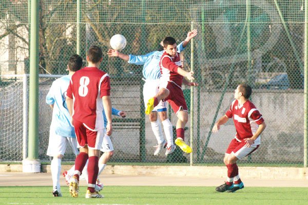 Senorbì-FulgorSenorbì 1-1  Matteo Congiu in volo con Ledda