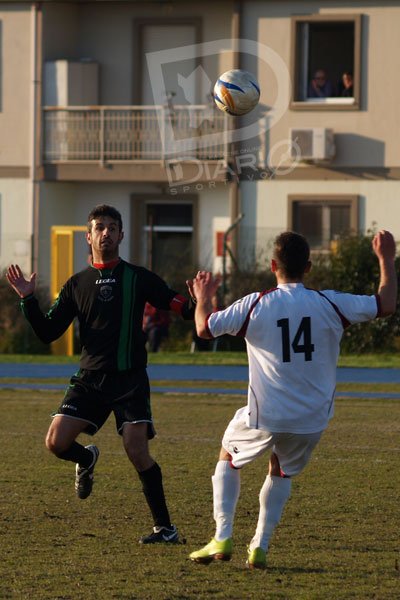 Cristian Usai in anticipo su Stefano Sarritzu Cristian Usai in anticipo su Stefano Sarritzu