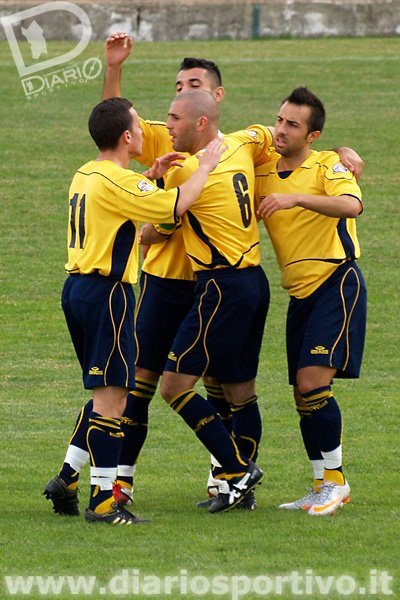 Il Villacidro festeggia il gol, da sinistra Atzeni, Uda, Congia e Cossu
