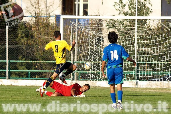 Uda è lanciato a rete supera Malune ma il gol viene annullato per posizione irregolare dell'attaccante