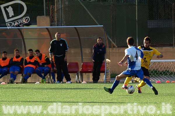Nunzio Falco osserva un contrasto tra Matteo Doro e Andrea Mura