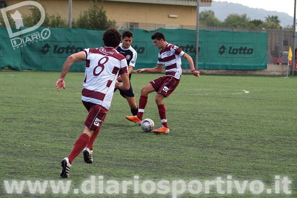 Milia controlla un pallone