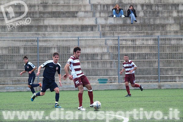 Nicola Devigus controlla una palla a centrocampo