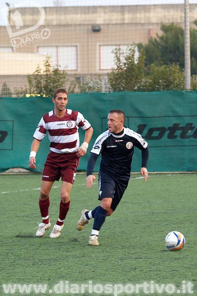 Scarlatella avanza con il pallone