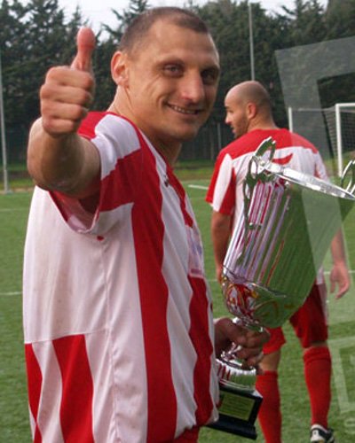 Nunzio Falco festeggia con il Pula la Coppa Italia 2010/11