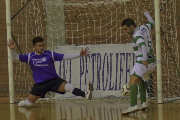 Corrado Simeoni realizza il gol del momentaneo 2-1