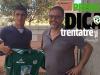 Tommasi riceve la maglia da Raffaele Pes, presidente del Gonnosfanadiga
