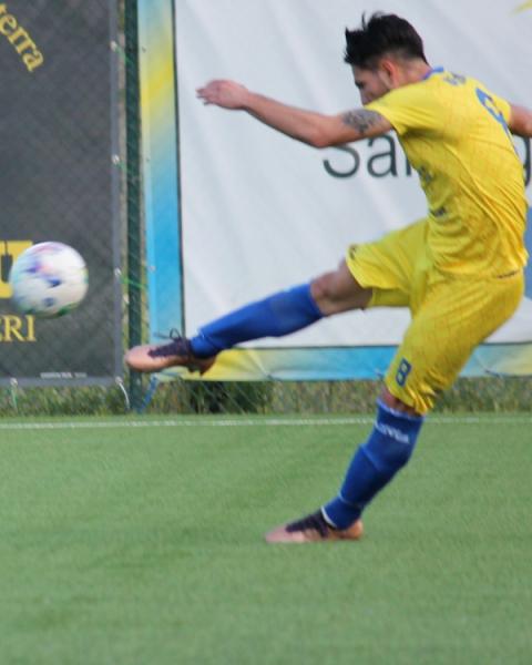 Andrea Demontis, centrocampista, COS