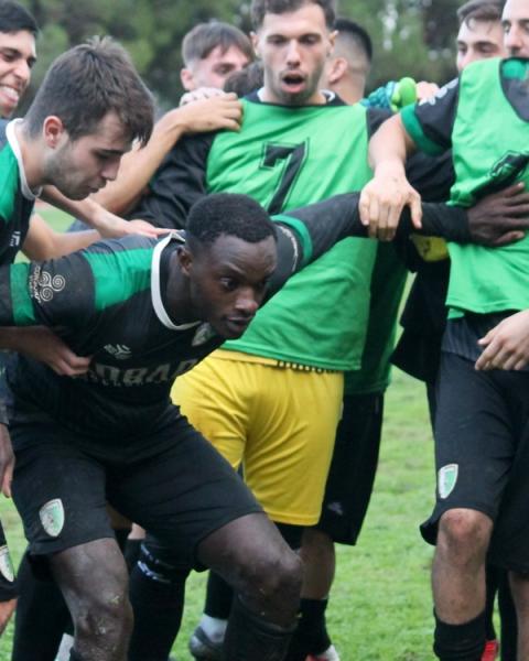 Carlos Mboup, attaccante, Castiadas