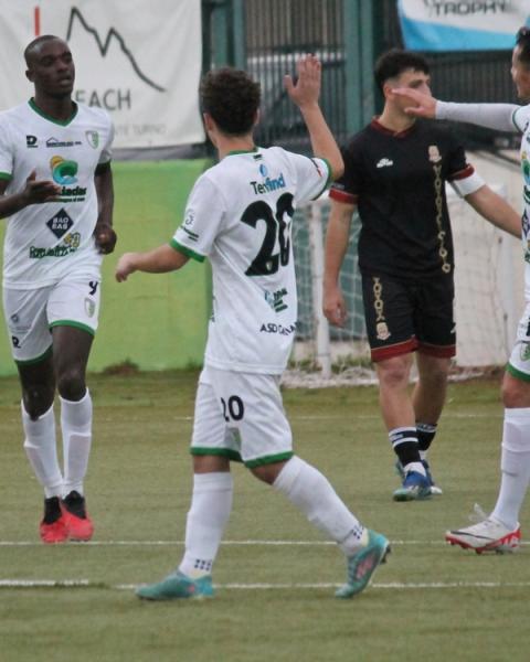 Carlos Mboup, attaccante, Castiadas