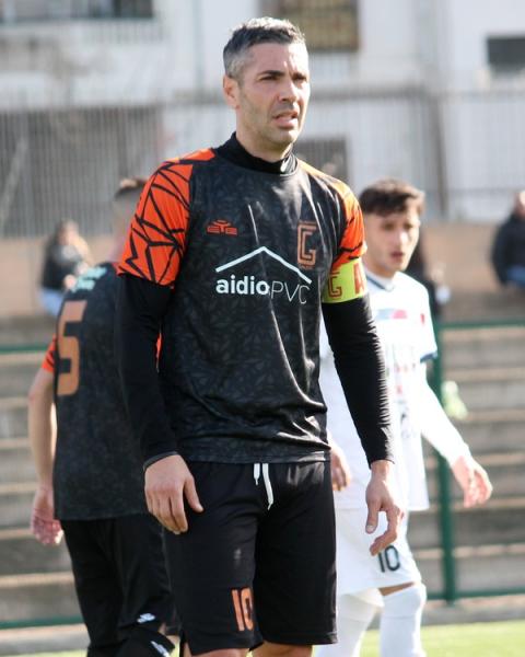 Angelo Marci, centrocampista, Guspini