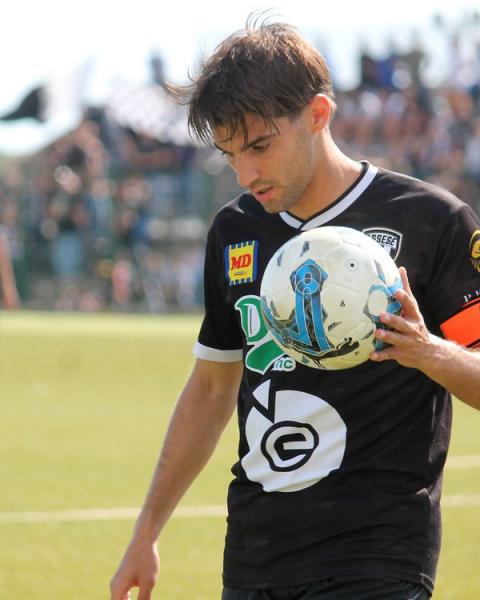 Mattia Gueli, centrocampista, Ossese