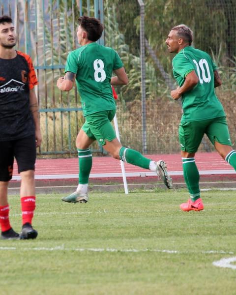 Mihai Rotaru, centrocampista, Sant'Elena