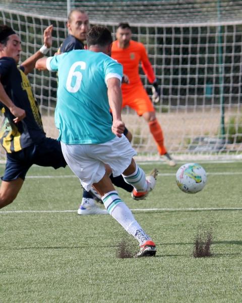 Andrea Satta, centrocampista, Nuorese