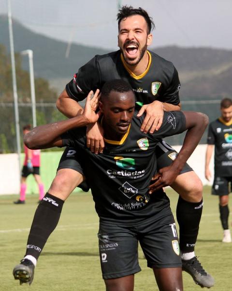 Carlos Mboup, attaccante, Castiadas