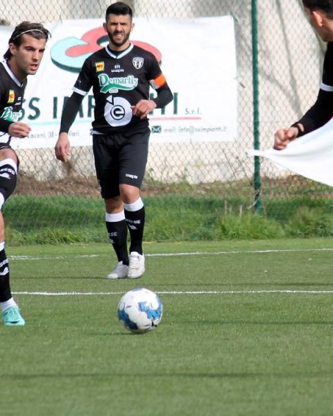 Mattia Gueli, centrocampista, Ossese