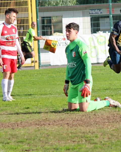 Herman Kouadio, centrocampista, Iglesias