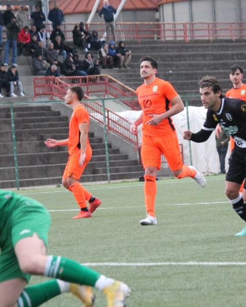 Mattia Gueli, centrocampista, Ossese