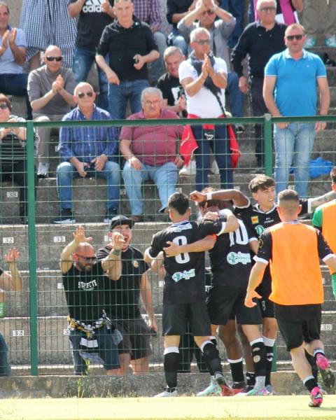 Mattia Gueli, centrocampista, Ossese