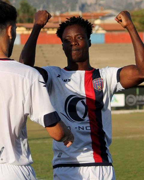 Herman Kouadio, centrocampista, Iglesias