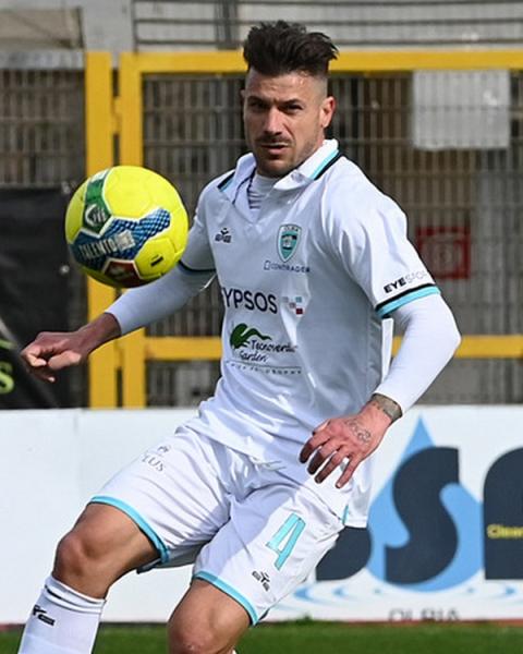 Daniele Dessena, centrocampista, Olbia