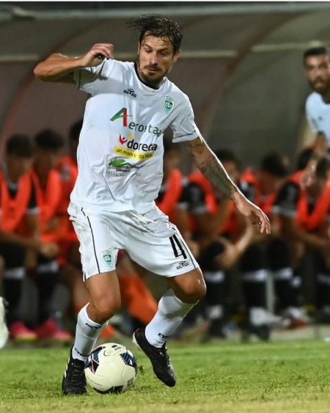 Daniele Dessena, centrocampista, Olbia