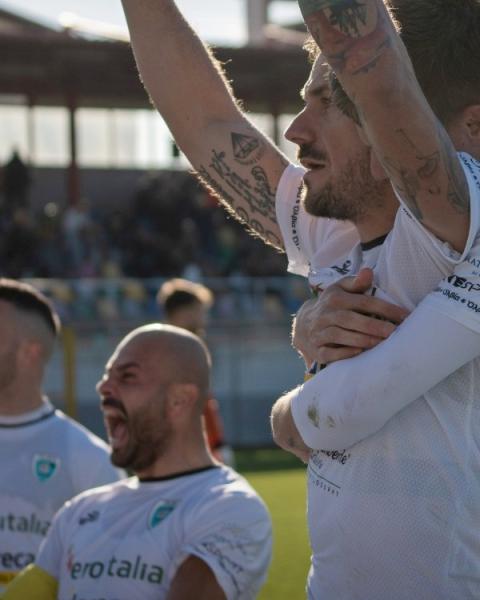 Daniele Dessena, centrocampista, Olbia