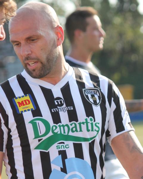 Mauricio Villa, attaccante, Ossese