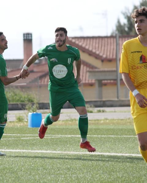 Luca Floris, attaccante, Sant'Elena