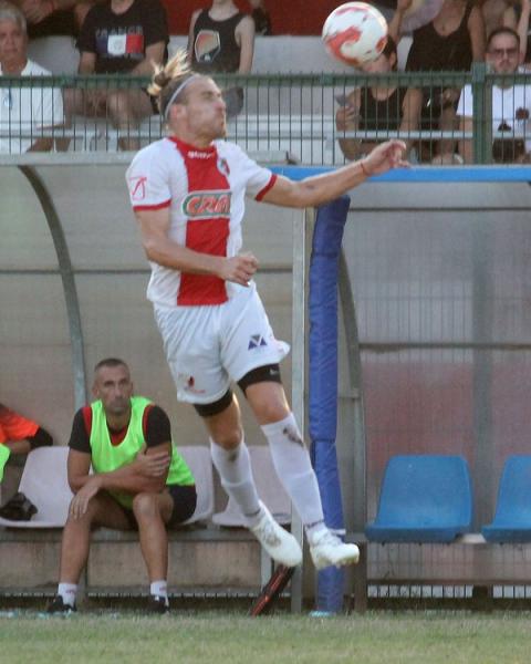 Santiago Arnaudo, centrocampista, Tharros
