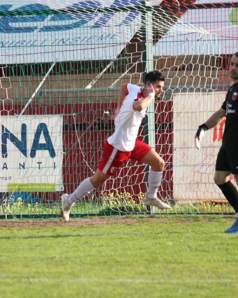 Juan La Valle, attaccante, Tharros