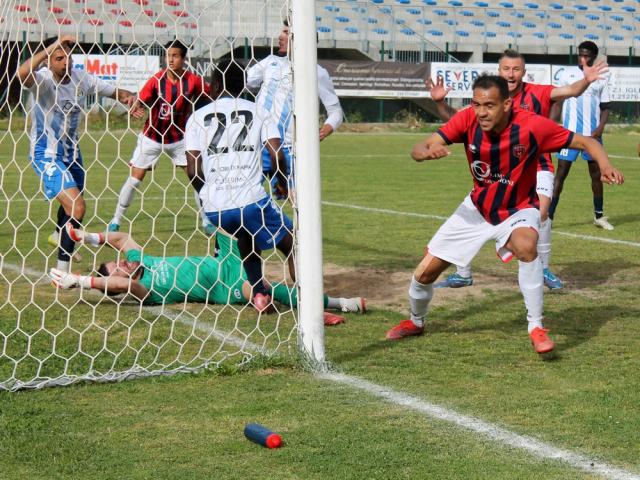 Joel Salvi Costa, attaccante, Iglesias