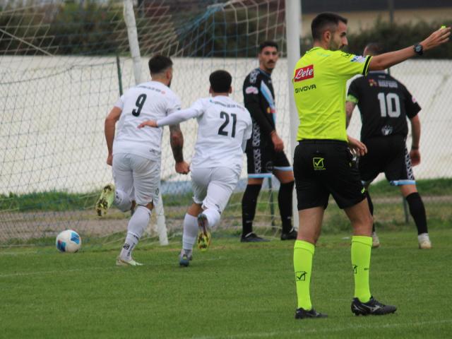 Tomas Pavone, attaccante, Carbonia