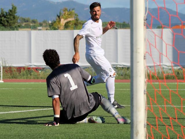 Tomas Pavone, attaccante, Carbonia