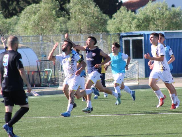 Matteo Mandis, attaccante, Freccia Parte Montis